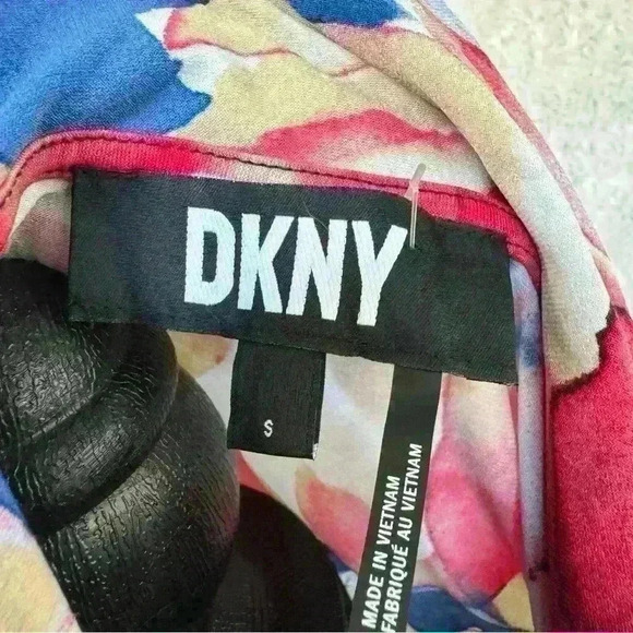 DKNY Colorful Printed Tops Size Small Stretchable D03 - Picture 2 of 3